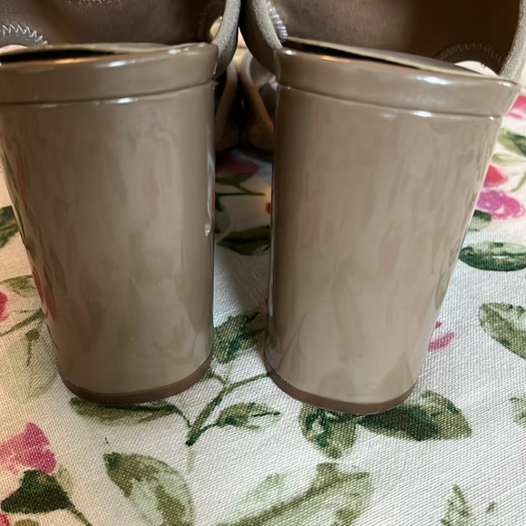 Anne Klein shoes. Size 9M. Beige with sparkles. - Picture 4 of 10